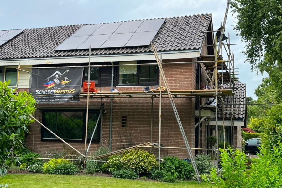 Buitenschilderwerk met steiger